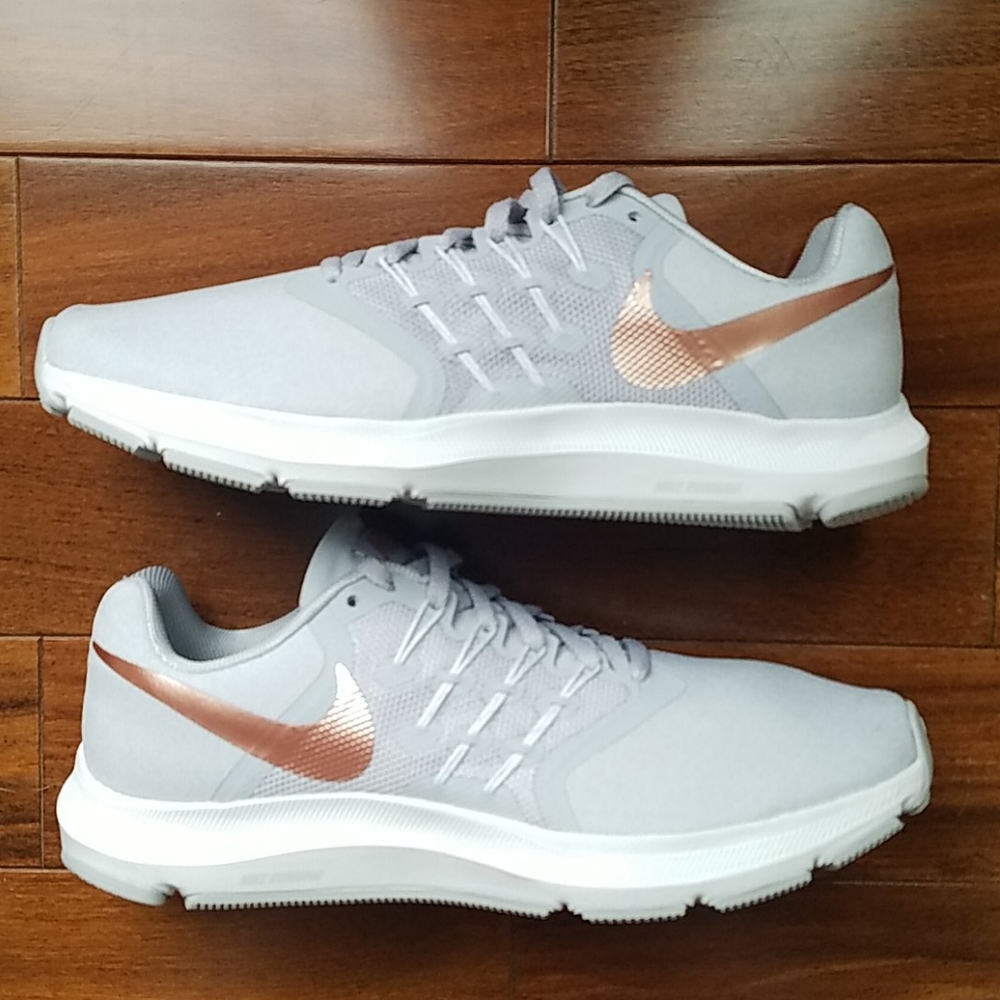 NWOT Nike Run Swift shoes